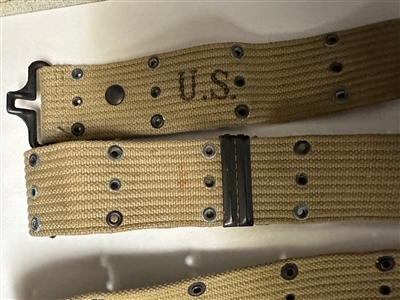 US GI WWII DATED KHAKI PISTOL BELT.