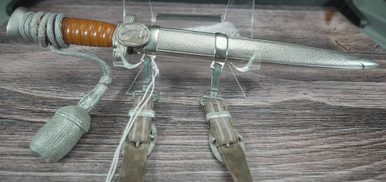 RED CROSS OFFICERS DAGGER (F426)